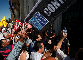 FRENTE COMUM EXIGE A SUSPENSÃO DOS PROCESSOS DE MUNICIPALIZAÇÃO DAS FUNÇÕES SOCIAIS DO ESTADO