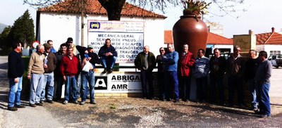 TRABALHADORES EM GREVE À PORTA DA ABRIGADA!