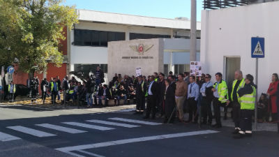 TRABALHADORES PROTESTAM CONTRA A POSTURA DA ANAC