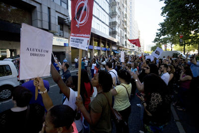 OS TRABALHADORES DA RANDSTAD CALLCENTERS EDP - ESTAM EM GREVE PELO AUMENTO DE SALÁRIOS DIGNOS!