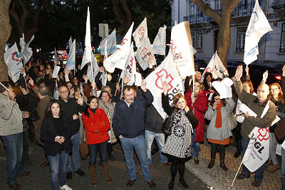 PROFESSORES EXIGEM RESOLUÇÃO DAS ILEGALIDADES NO POSICIONAMENTO NA CARREIRA DOCENTE