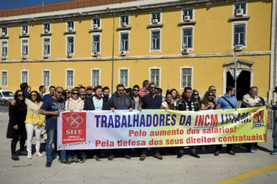 TRABALHADORES DA INCM EXIGEM AUMENTOS SALARIAIS