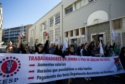 TRABALHADORES DA AUCHAN EM LUTA POR DIREITOS E AUMENTOS SALARIAIS