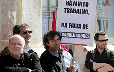 TRABALHADORES DO CENTRO NACIONAL DE PENSÕES EM PROTESTO